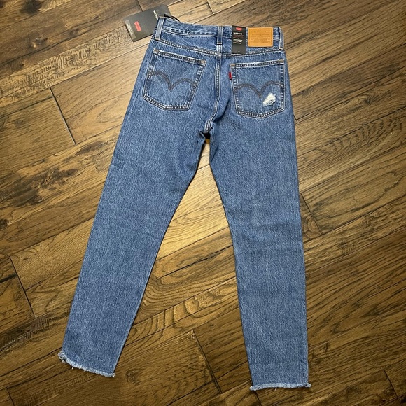 Levi’s Premium Wedgie ICON x Aritzia - Picture 4 of 16